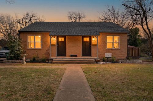 806 Denton St, Denton, TX, 76201-2890 | Card Image