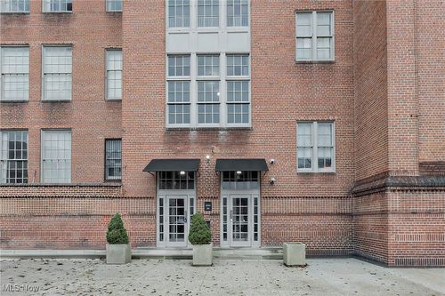 apt-9-2043 Random Rd, Cleveland, OH, 44106-5914 | Card Image