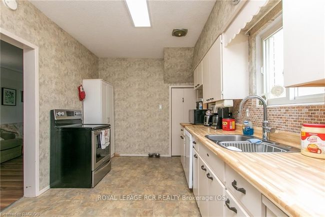 1095 2nd Ave W, House other with 3 bedrooms, 0 bathrooms and null parking in Owen Sound ON | Image 26