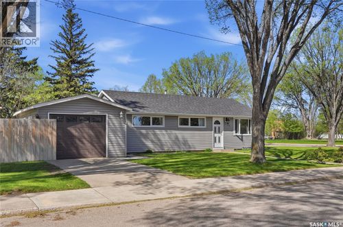 901 Av R N, Saskatoon, SK, S7L2Z4 | Card Image