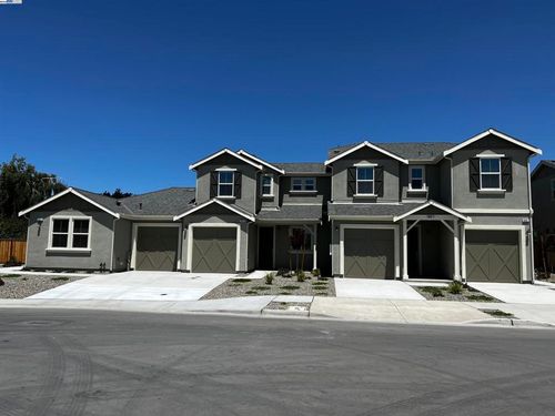 1800 Monroe Ct, Hollister, CA, 95023-6939 | Card Image