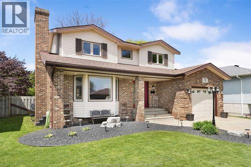 9 Evans Ave, Leamington, ON, N8H4X2 | Card Image