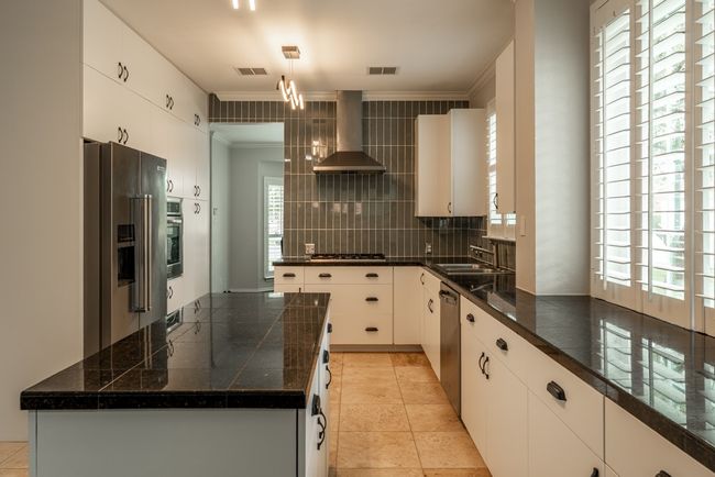 8610 Axis Dr, House other with 4 bedrooms, 3 bathrooms and 2 parking in Austin TX | Image 5