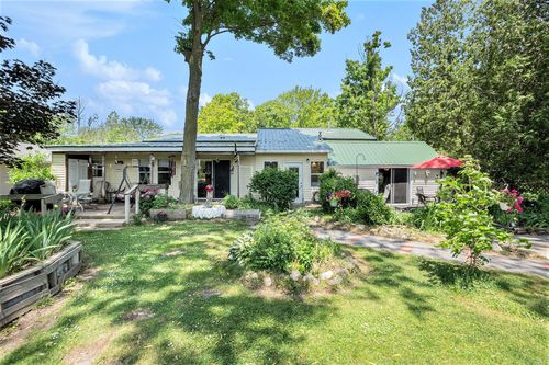 8828 Elm St, Fremont, MI, 49412-9543 | Card Image
