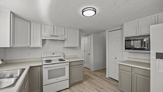 484 Fox Run St, House other with 3 bedrooms, 3 bathrooms and null parking in Clifton CO | Image 14