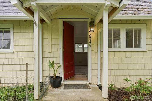 6557 Cultus Bay Rd, Clinton, WA, 98236-8629 | Card Image
