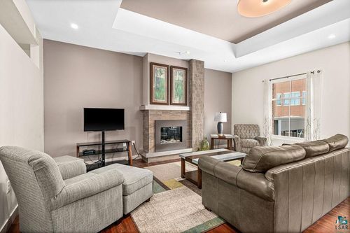 406-26 E Superior St, Duluth, MN, 55802-2269 | Card Image