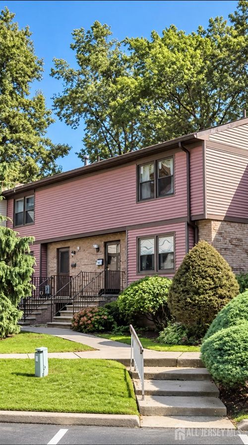 71 Highview Dr, Woodbridge, NJ, 07095-3908 | Card Image