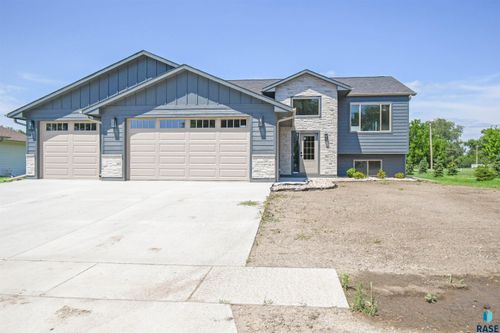512 W Ash St Street, Canistota, SD, 57012 | Card Image