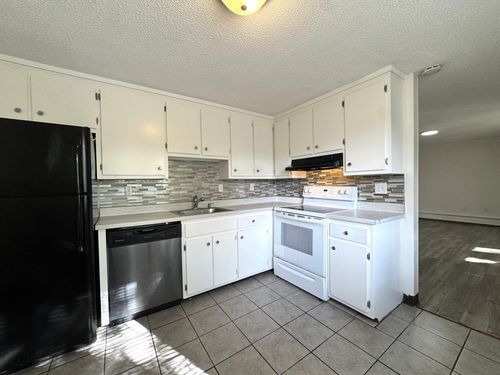 h10-271 Humphrey Street, Lowell, MA, 01850 | Card Image