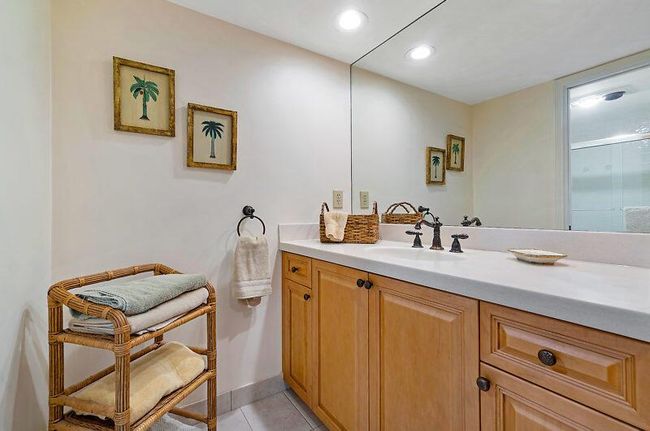 APT-11C - 5070 N Ocean Dr, Condo with 2 bedrooms, 2 bathrooms and null parking in Riviera Beach FL | Image 14