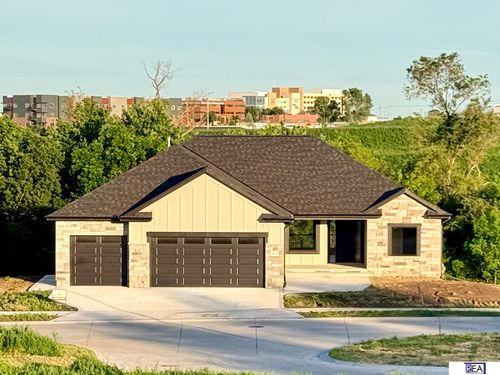 613 Valley Rd, Papillion, NE, 68046-2527 | Card Image