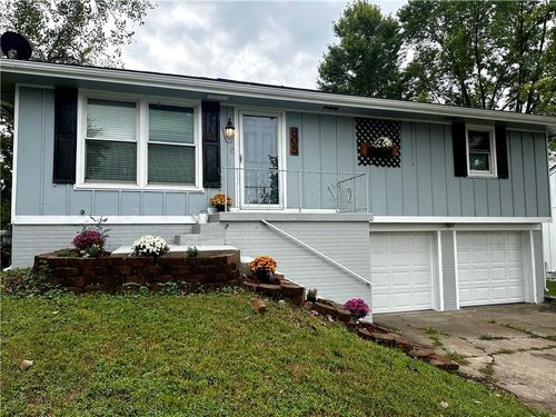 805 Ash St, Harrisonville, MO, 64701-1448 | Card Image
