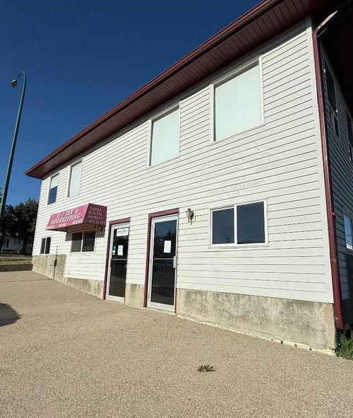 {{alt}} | Card Image