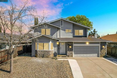185 Woodridge Cir, Vacaville, CA, 95687-7105 | Card Image