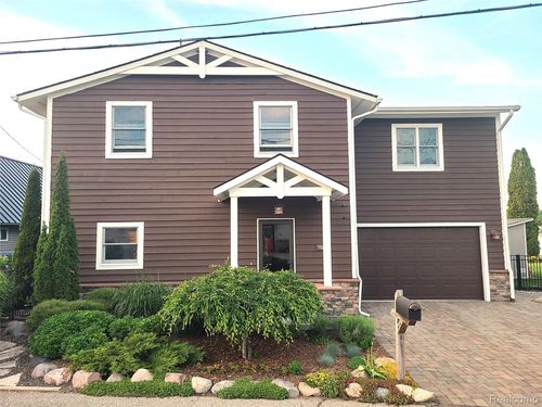 9568 Buckingham St, White Lake, MI, 48386-1526 | Card Image