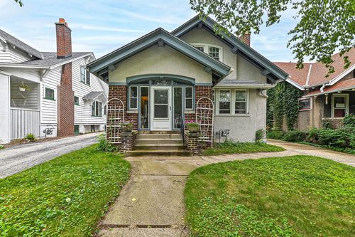 4068 N Prospect Ave, Shorewood, WI, 53211-2116 | Card Image