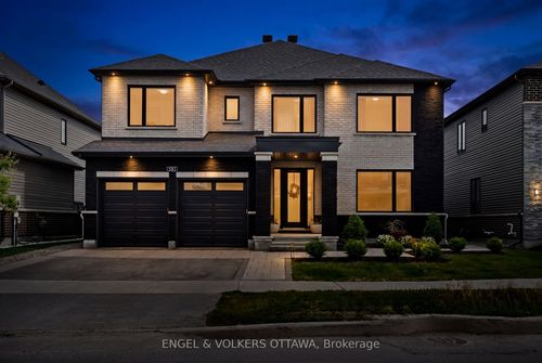 581 Bridgeport Ave, Manotick, ON, K4M0M4 | Card Image