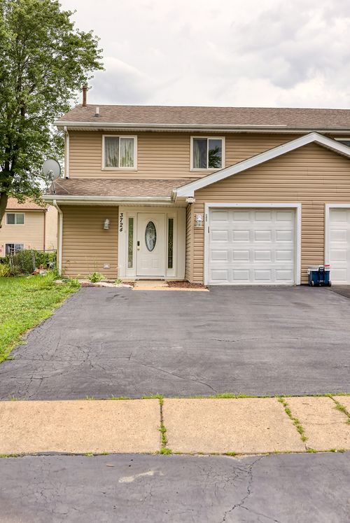 3724 Merrimac Ln E, Hanover Park, IL, 60133-6227 | Card Image