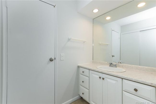 21 - 21 Hills Ln, Condo with 2 bedrooms, 2 bathrooms and null parking in Westport CT | Image 18