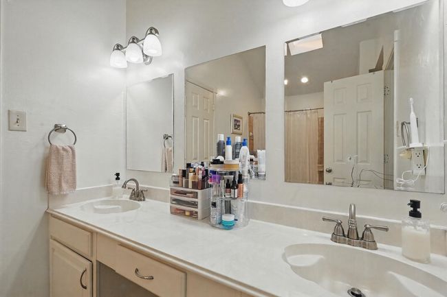 APT-8 - 211 Cimarron Trl, Condo with 2 bedrooms, 3 bathrooms and null parking in Irving TX | Image 25