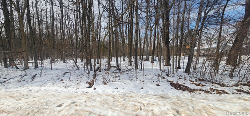 001 Driftwood Dr, Fenton, MI, 48430 | Card Image