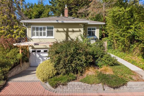 1002 Walema Ave, Saanich, BC, V8Y1N6 | Card Image