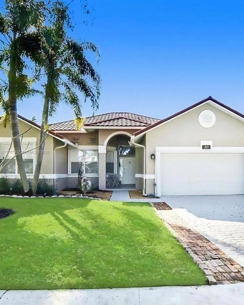 10644 Edinburgh St, Hollywood, FL, 33026-4716 | Card Image
