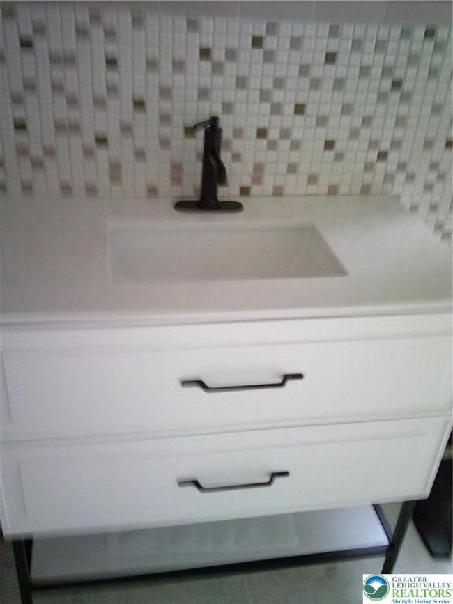 1st flr full bathroom brand new sink & drawers | Image 8