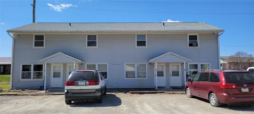 695 W Pine St, Marengo, IA, 52301-1031 | Card Image