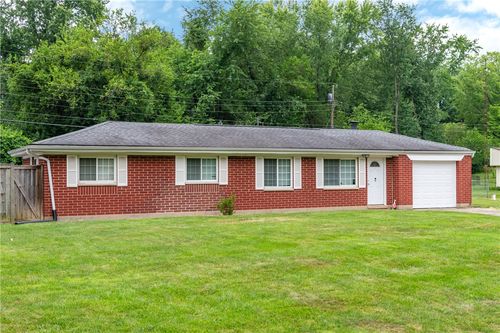 816 Country View Dr, Beavercreek, OH, 45430-1533 | Card Image