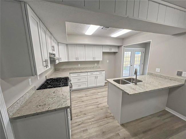 Kitchen | Image 10