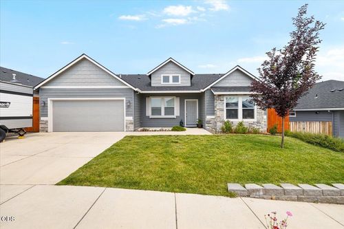 1633 Dragon Tail Pl, Medford, OR, 97504-7203 | Card Image