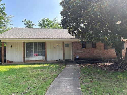 1001 Windsor Dr, Sherman, TX, 75092-2455 | Card Image