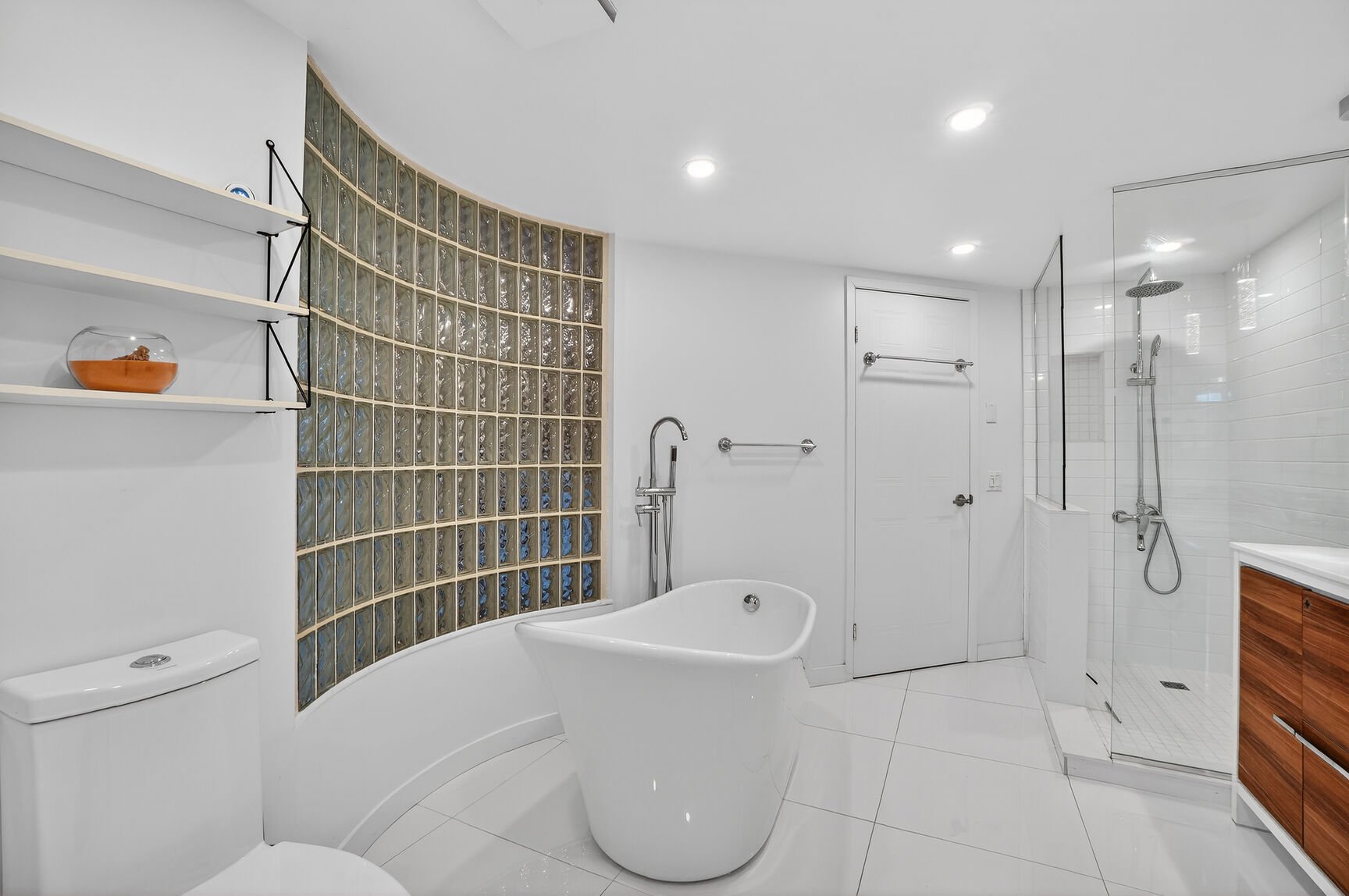 Residential Lease in Charlemagne 5