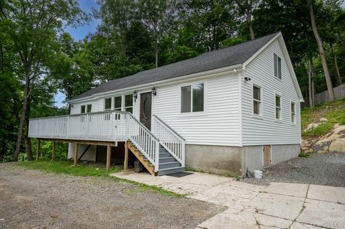 745 Peekskill Hollow Rd, Putnam Valley, NY, 10579-1700 | Card Image