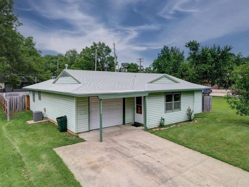 1926 E 15th Ave, Winfield, KS, 67156-4720 | Card Image