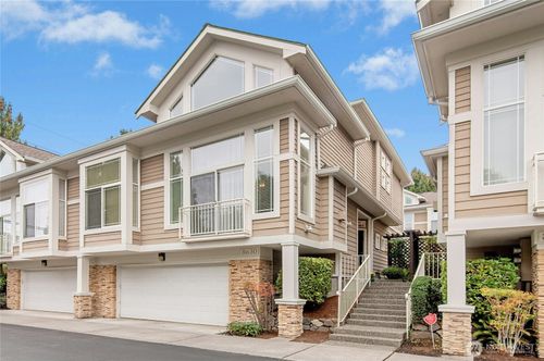 8630 113th Ln Ne, Kirkland, WA, 98033-5769 | Card Image