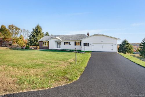 198 Oswego Rd, Pleasant Valley, NY, 12569-5022 | Card Image