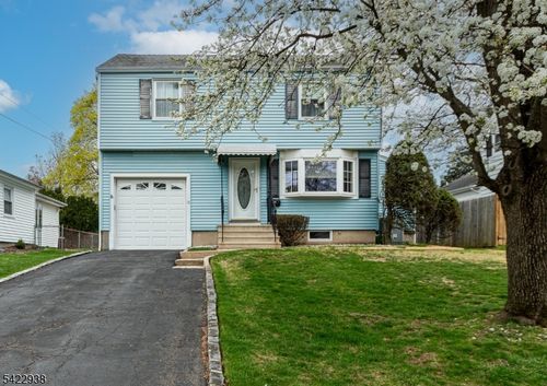 18 Highfield Ln, Cedar Grove, NJ, 07009-1504 | Card Image