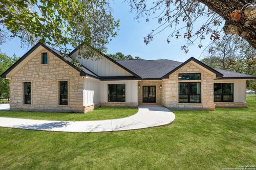 216 Oak Fields Dr, Floresville, TX, 78114-6781 | Card Image