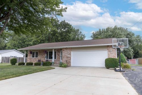 8046 Brookfield Ct, Saginaw, MI, 48609-9534 | Card Image
