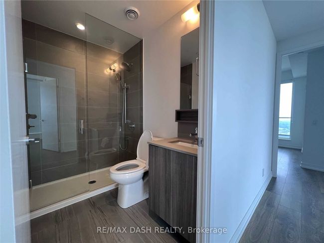 5009 - 5 Buttermill Ave, Condo with 3 bedrooms, 2 bathrooms and 1 parking in Vaughan ON | Image 9