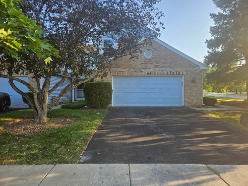 10 King Dr, Streamwood, IL, 60107-2231 | Card Image