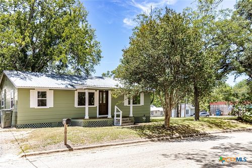 200 Bowie St, Hallettsville, TX, 77964-2475 | Card Image