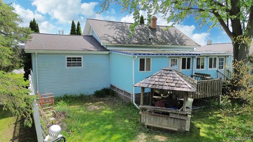 8107 E Bristol Rd, Davison, MI, 48423-8716 | Card Image