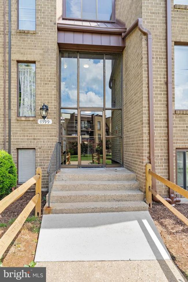 APT-201 - 7599 Gales Ct, Condo with 2 bedrooms, 2 bathrooms and null parking in MANASSAS VA | Image 8