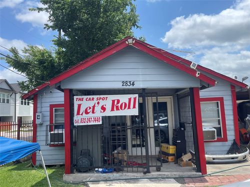 2834 North Fwy, Houston, TX, 77009-3243 | Card Image