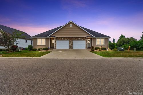 7027 Stratford Ln, Flushing, MI, 48433-3705 | Card Image