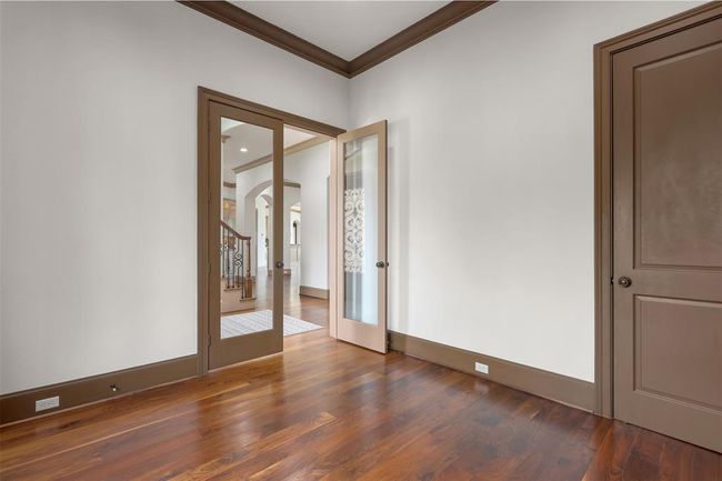 Another view of the office. | Image 11